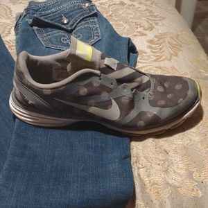 Nike shoes size 9.5